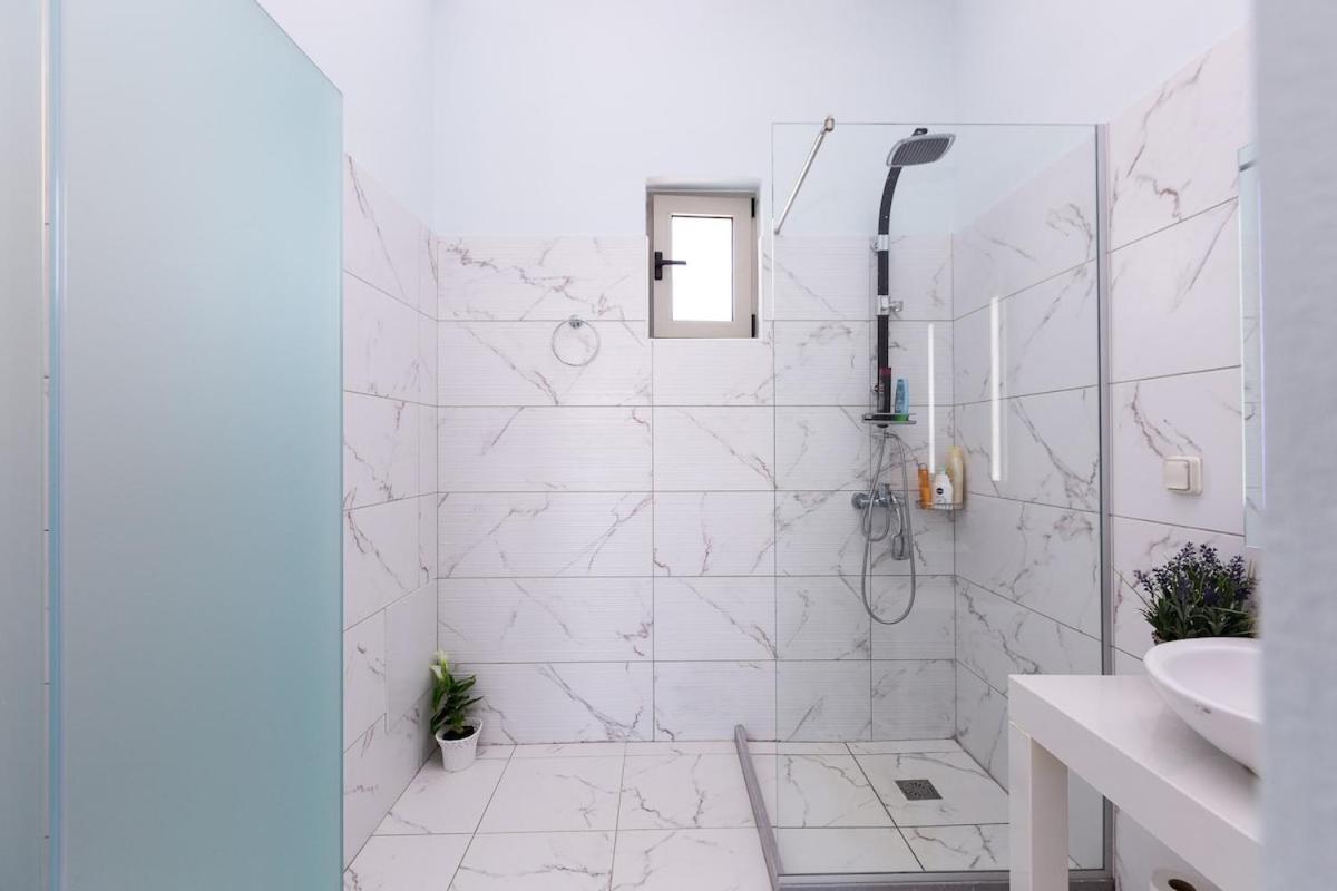 Villa Vera - With Private Heated Pool & Jacuzzi Pangalochori 外观 照片